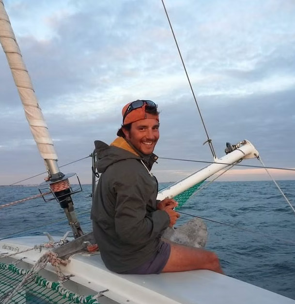 Maître Nageur Sauveteur diplômé d'État,
Moniteur de Sauvetage Côtier et de Secourisme.